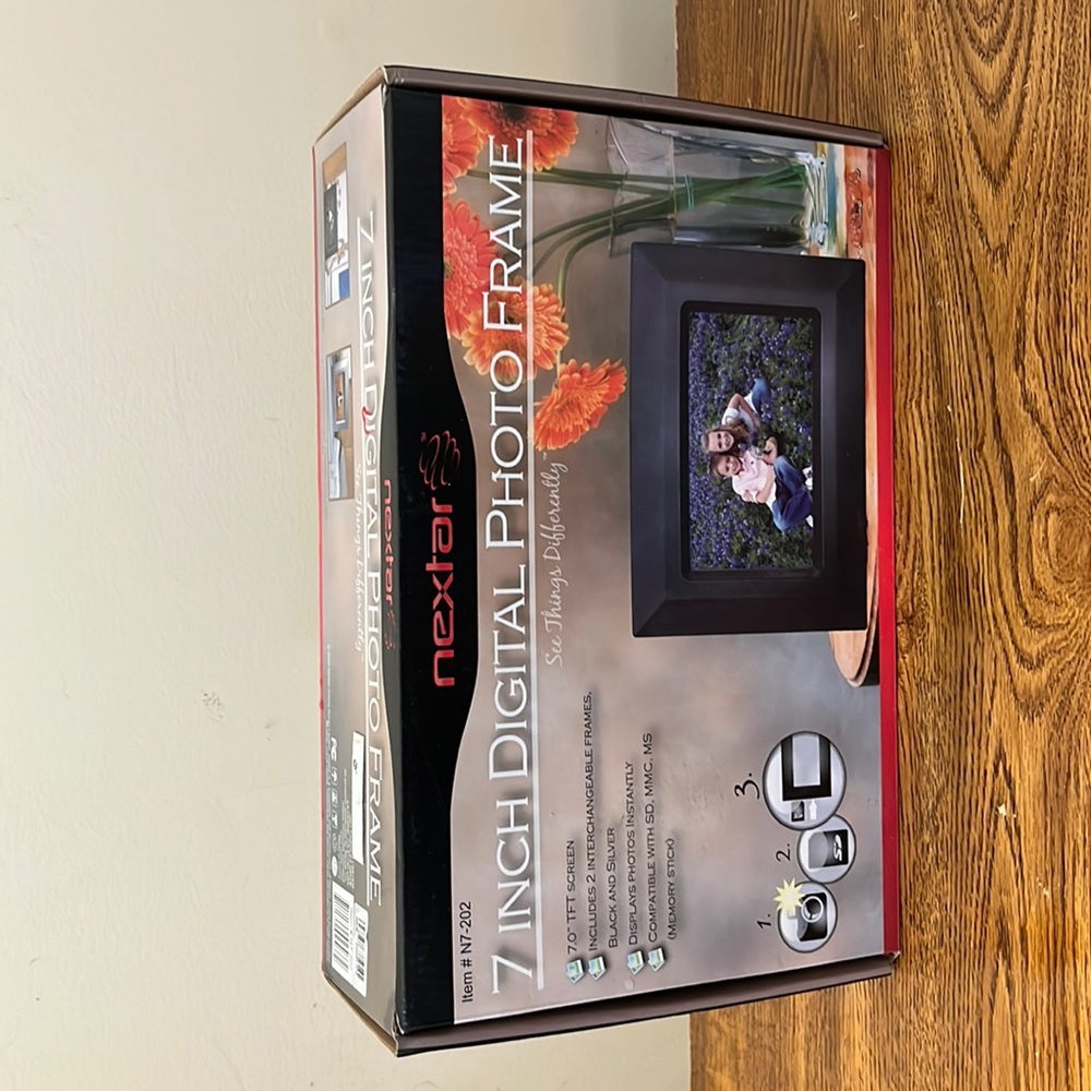 7 Inch Digital Photo Frame by Nextar
